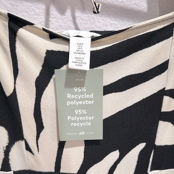 H&M Square Neck Black / Cream Leaf Tropical Print Jersey Midi Dress NWT- Size S - Picture 5 of 7